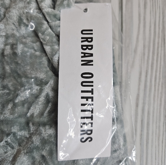 Urban Outfitters Kimchi Blue Jill Velvet Mini Dress in Light Green and Black NWT - Picture 10 of 16